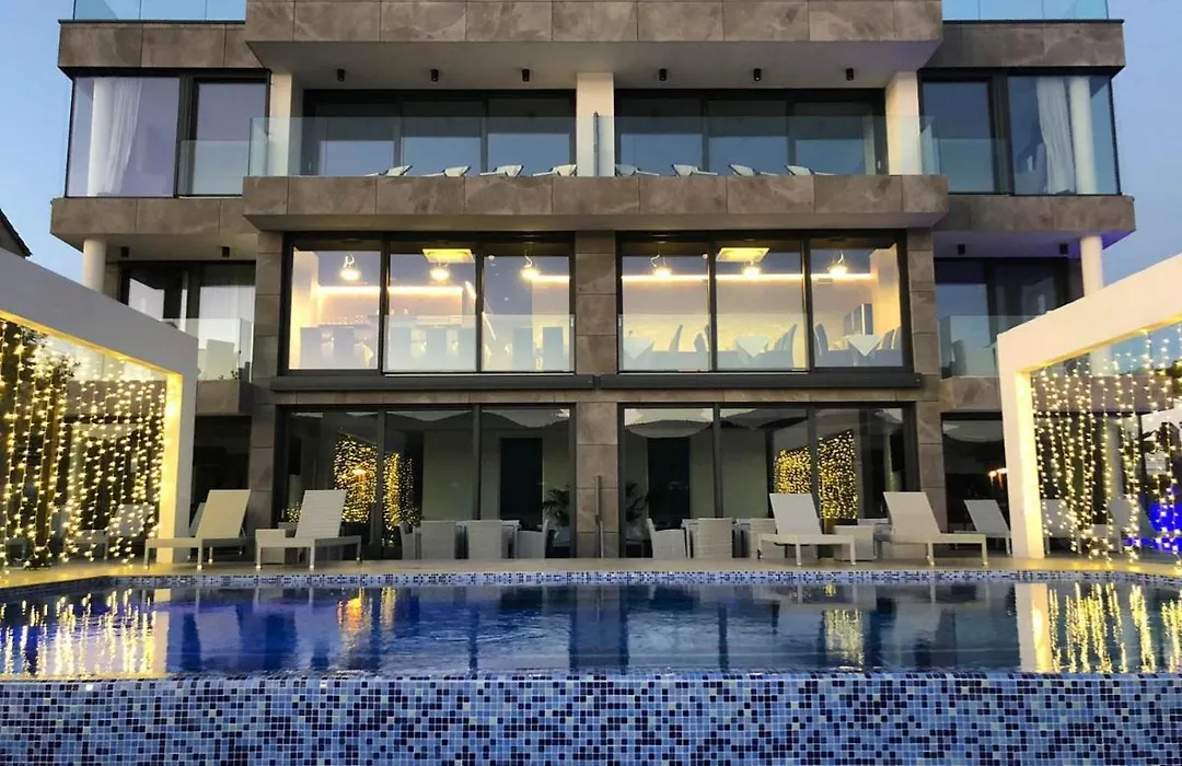 Sky Beach Aparthotel-1